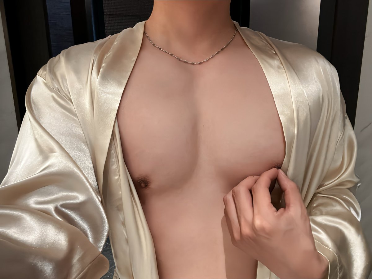 律一SuitSocks tweet media