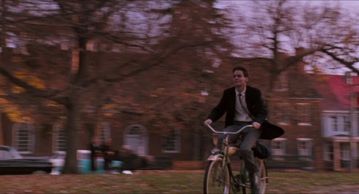 visionsinfilm's tweet photo. autumn in dead poets society (1989) https://t.co/PgxElUvmqU
