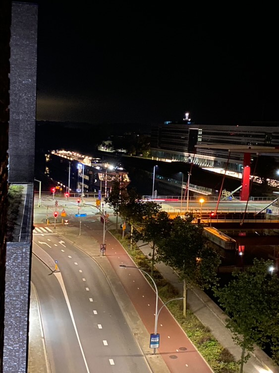 Uit de inbox: vannacht rond 02.00 lag er een passagiersschip te toeteren voor de Schroebrug. Dat is toch wel zeldzaam, op dat tijdstip? Maar áls ze er dan liggen te toeteren, wordt de brug dan geopend?  Er was ook een stremming deze week. 
zeeland.nl/actueel/bedien…