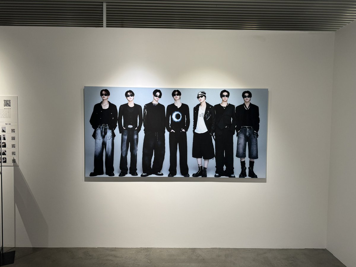 fqiryjake's tweet photo. enhypen unseen exhibition >< https://t.co/9lhFooTfNA