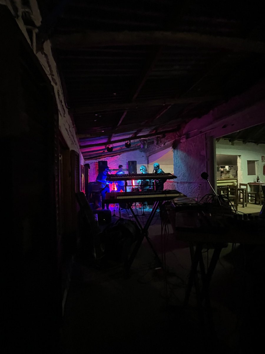 Tocamos en un rato en Margat, La Vasca junto a Los Lynces y Las Antenas. Si están en Montevideo aún están a tiempo de llegar. ♠️