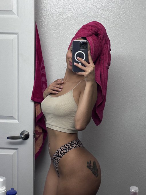 Watch TinaLaBonita💋's leaked NSFW photo on TwXstars