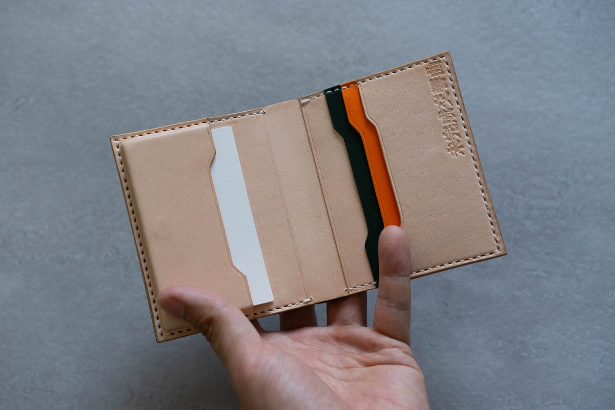 imashou3510's tweet photo. [Leather Craft-Bussiness Card Case]
名刺＆カード入れを作成しました。
スマートなシルエットと大容量の収納で様々なシーンで使えるようデザインしました。

#レザークラフト
#ハンドメイド
#leathercraft
#design https://t.co/E5wayWD7v3