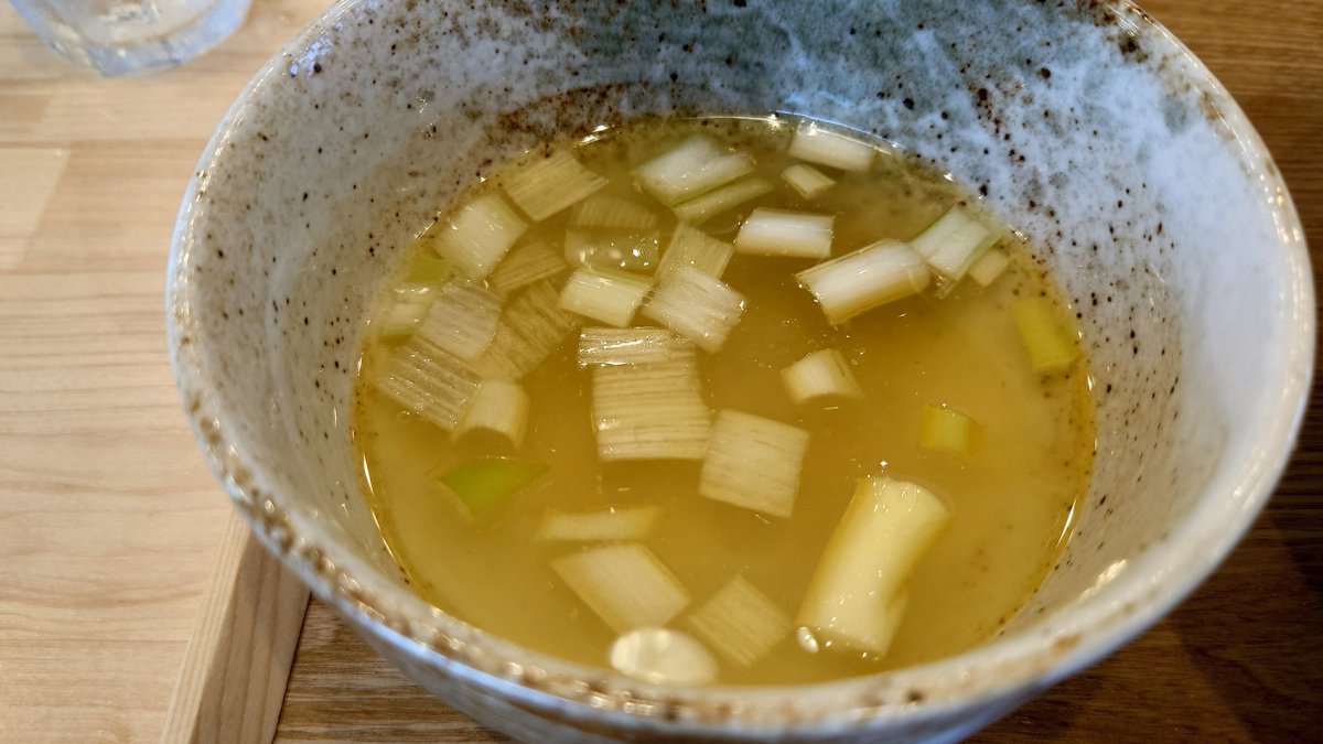 Yotsubanegi's tweet photo. 埼玉県本庄市  HONJO NOODLE HOUSE
特製昆布水つけ麺 塩 https://t.co/Aj99CeGVsk