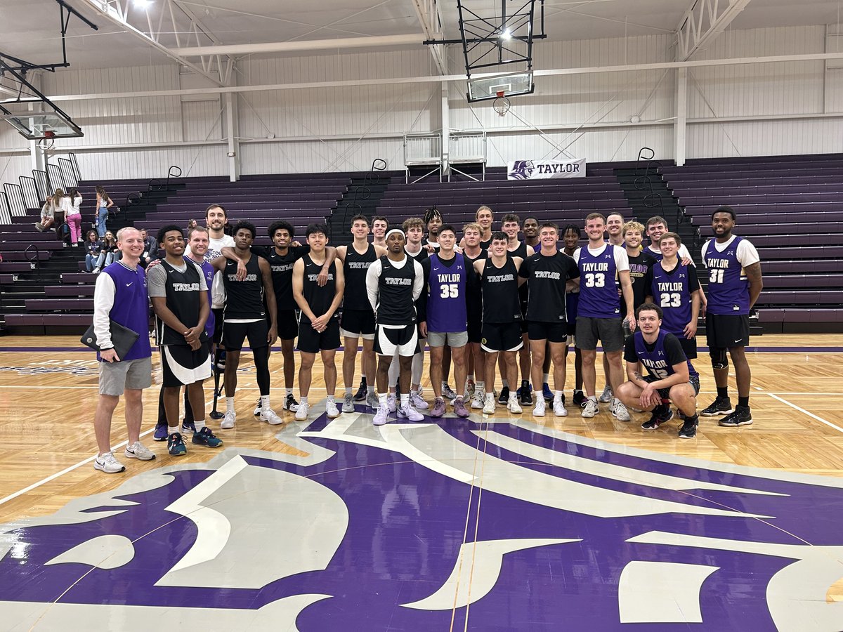 taylor_hoops's tweet photo. It was great to have alumni back on the court with us this evening making new memories and reliving some old ones! #TSU https://t.co/rFkNKXFjGx