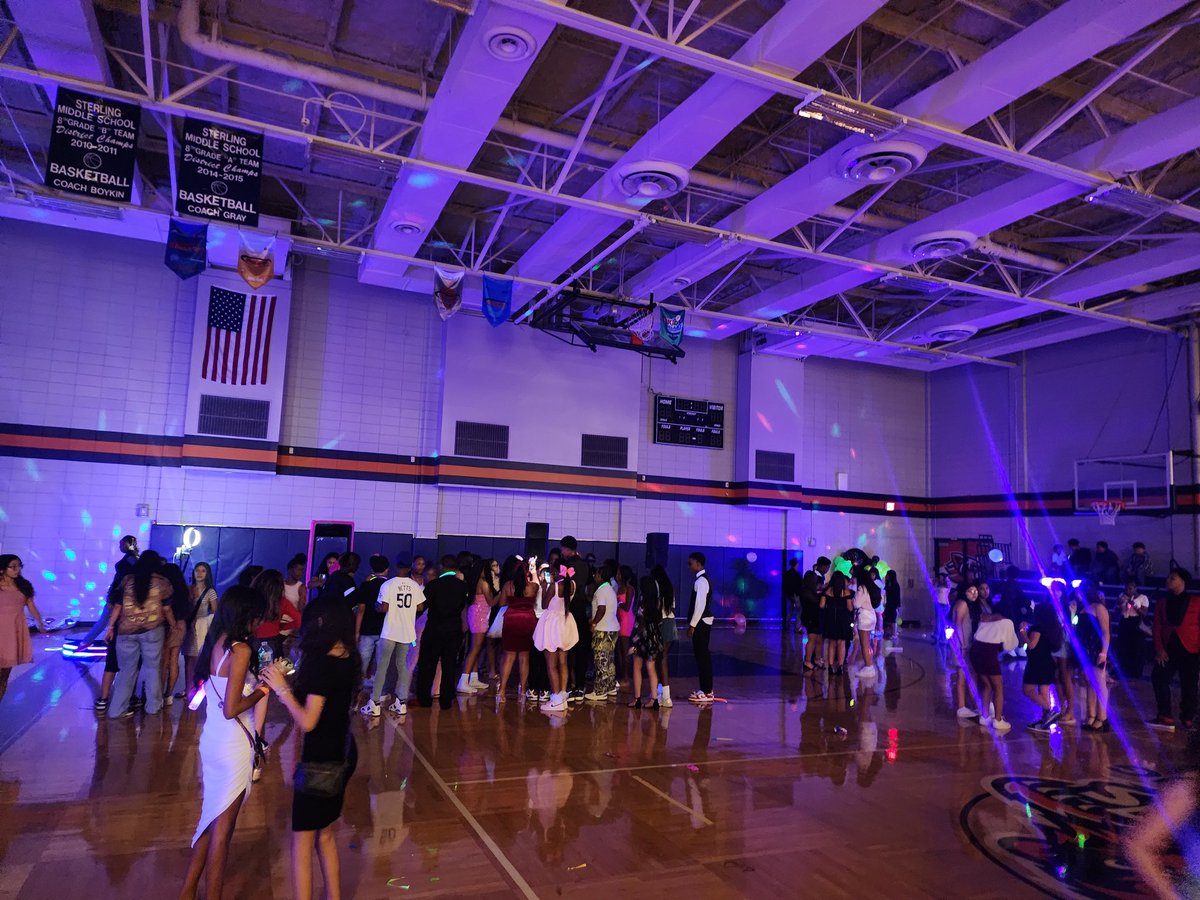 MsTeacherWorld's tweet image. Our SMS students lit up the Homecoming Dance with an epic glow theme! 🌟 The outfits were on point, and the energy was unbeatable. What an awesome way to finish the first 9 weeks! #GlowVibes #HomecomingFun #SMSShinesBright @HumbleISD_SMS @HumbleISD
