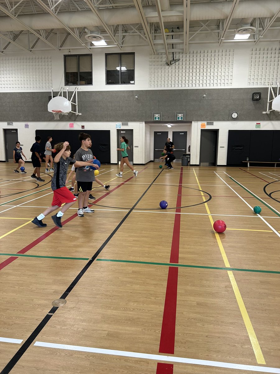 MissVargaa's tweet photo. Fun Friday started off with a class vs. class dodgeball game @MrTaraschi @StNicholasHCDSB https://t.co/BcFjbae8vZ