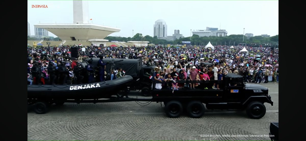 luthfiadi's tweet photo. 5 tahun belakangan TNI dibangun abis2an, peringkat militer naik, makin humanis disayang rakyat, tunjangan prajurit naik tp dinilai 11/100. https://t.co/rXTK8esLuj