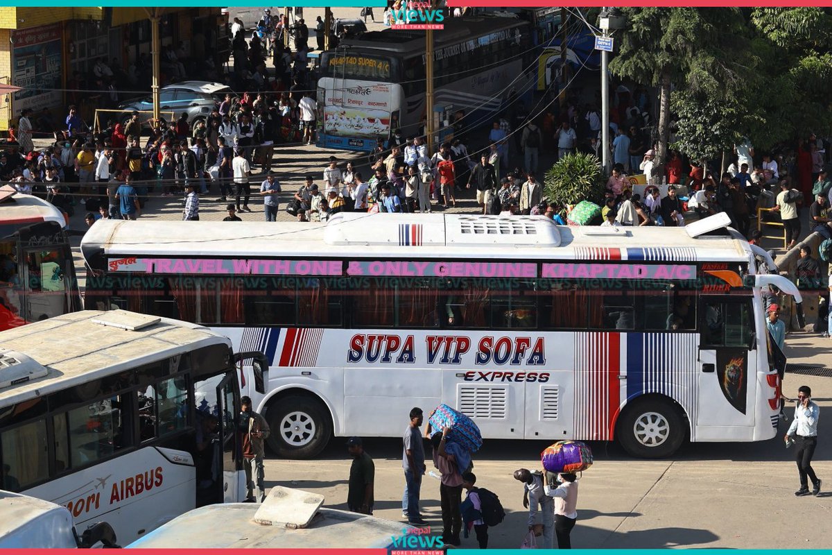 nepalviewsnv's tweet image. दशैं मनाउन घर पुग्न हतारो !

रोजगारी, अध्यययनसँगै विभिन्न प्रयोजनका लागि काठमाडौं उपत्यका आएकाहरूलाई घर पुग्न हतारो छ । ट्राफिक प्रहरीको तथ्याङ्कअनुसार झन्डै २ लाख बाहिरिसकेका छन् । #nepalviews #dashain