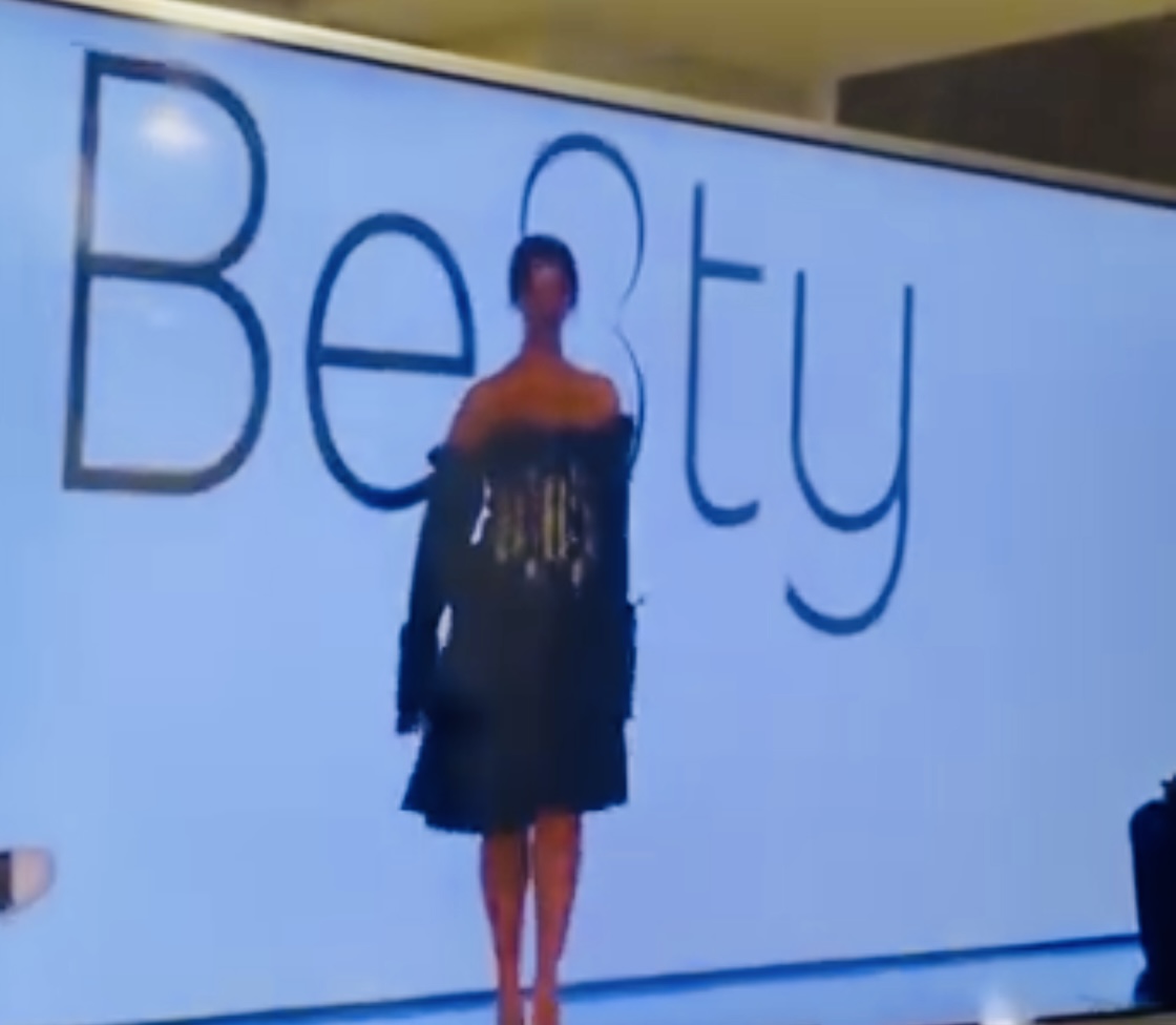 kattyguerami's tweet photo. Enjoyed the Fashion Week shows … creative designs by very talented designers 
#FashionWeek #Creativity #styles https://t.co/ShN4LHLWmG
