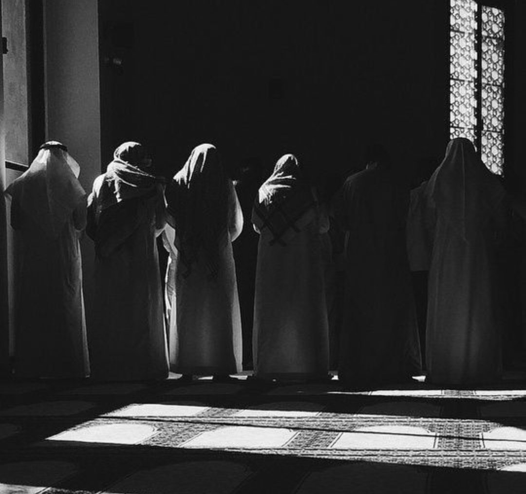 Balaghl's tweet photo. "واشدُد يديكَ بحبلِ الله مُعتَصِماً
فإنَّـهُ  الـرُّكـنُ  إن خانـتْـكَ أركــانُ" https://t.co/7ACJHfRxFx