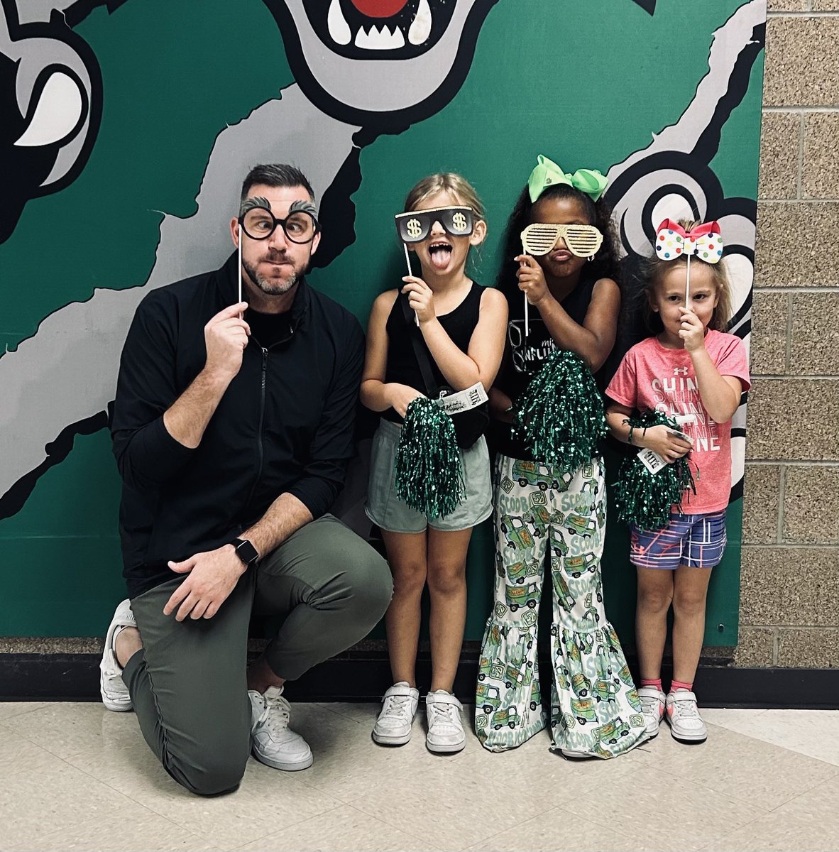 MILLARD WEST VOLLEYBALL tweet media