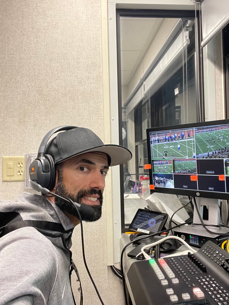 Check out the livestream from Orange Unified! I’m helping direct the game between Canyon and El Toro with my good friend Kevin Sullivan. Watch here: youtube.com/live/xtxecb8mg…