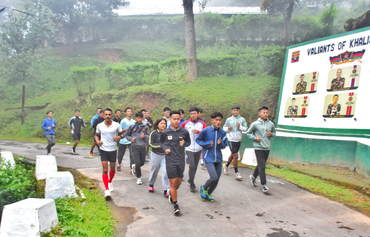 ASSAM RIFLES CONDUCTS PRE TRAINING PROGRAM IN MIZORAM
#AssamRifles is conducted a pre-training program at Serchhip, Mizoram on 03 Oct 2024 for aspirants participating in the SSC (GD) Recruitment Rally for the CAPFs. This initiative aims to equip candidates with the necessary