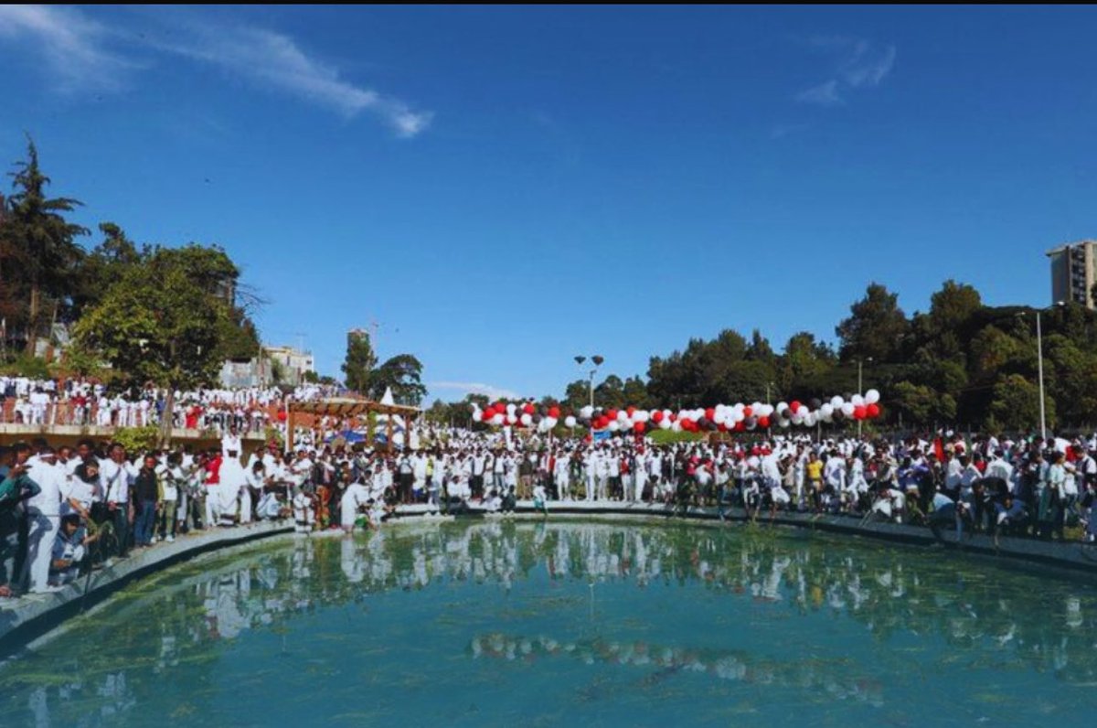 melaku_alebel's tweet photo. #በኢትዮጵያዊነት ጥላ ስር ብዝሃ ማንነትን የሚያላብሱን ሃይማኖቶች፣ ባህሎች፣  እምነቶችና ቋንቋዎች አሉን::

ፈጣሪን ማሰብ፣ ሰላምን መሻትና መልካምን መመኘት የጋራ እሴቶቻቸው ናቸው::

እንኳን ለ2017 የኤሬቻ በዓል አደረሳችሁ!
#Baga_Ayyaana_Irreechaa! https://t.co/RLdJhtFHtC