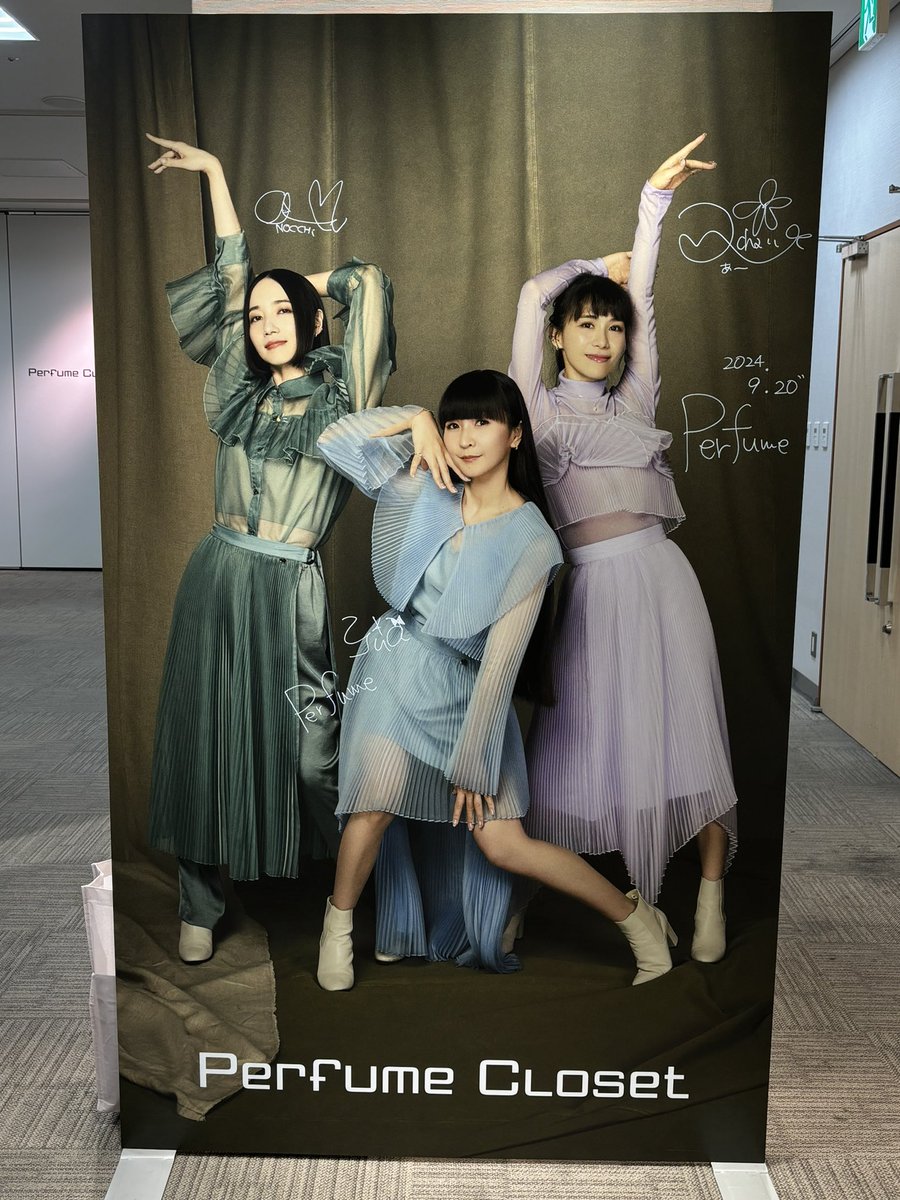 dory0970's tweet photo. 大阪来たよー！
Moonリングラスイチだったみたい。試着の前に在庫確認してもらって良かった💦
#Perfumecloset  #prfm https://t.co/0jmcEkmyFQ