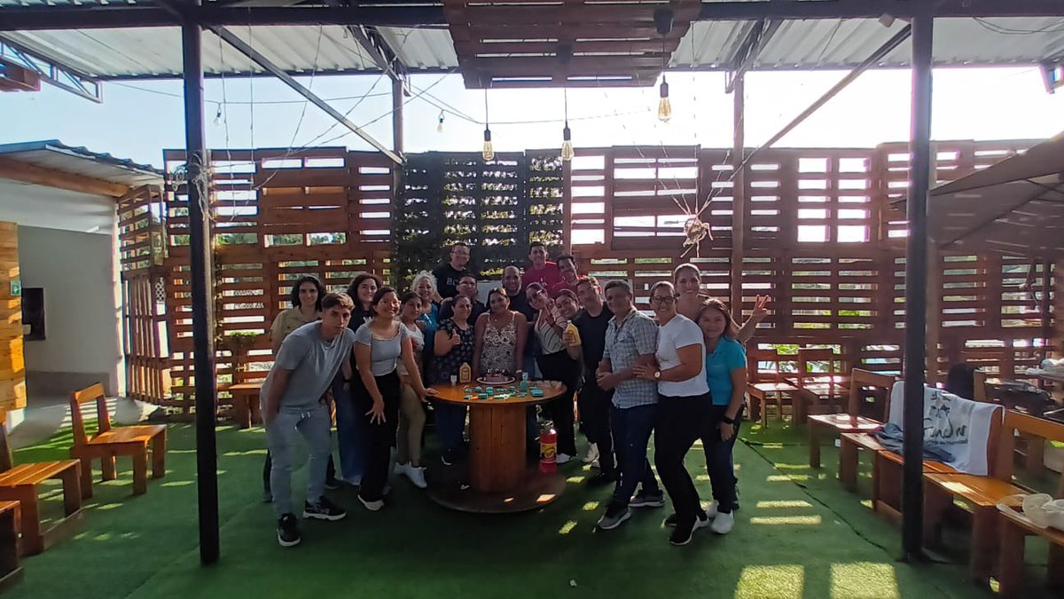 GuaracaMayra's tweet photo. Hermosa experiencia de la mano de FEPP , Formador de Formadores desde la visión de la educación popular .Aprendiendo a generar propuestas de educación  no formal para dar respuesta a nuestro contexto . https://t.co/bYmSPc0ZaN