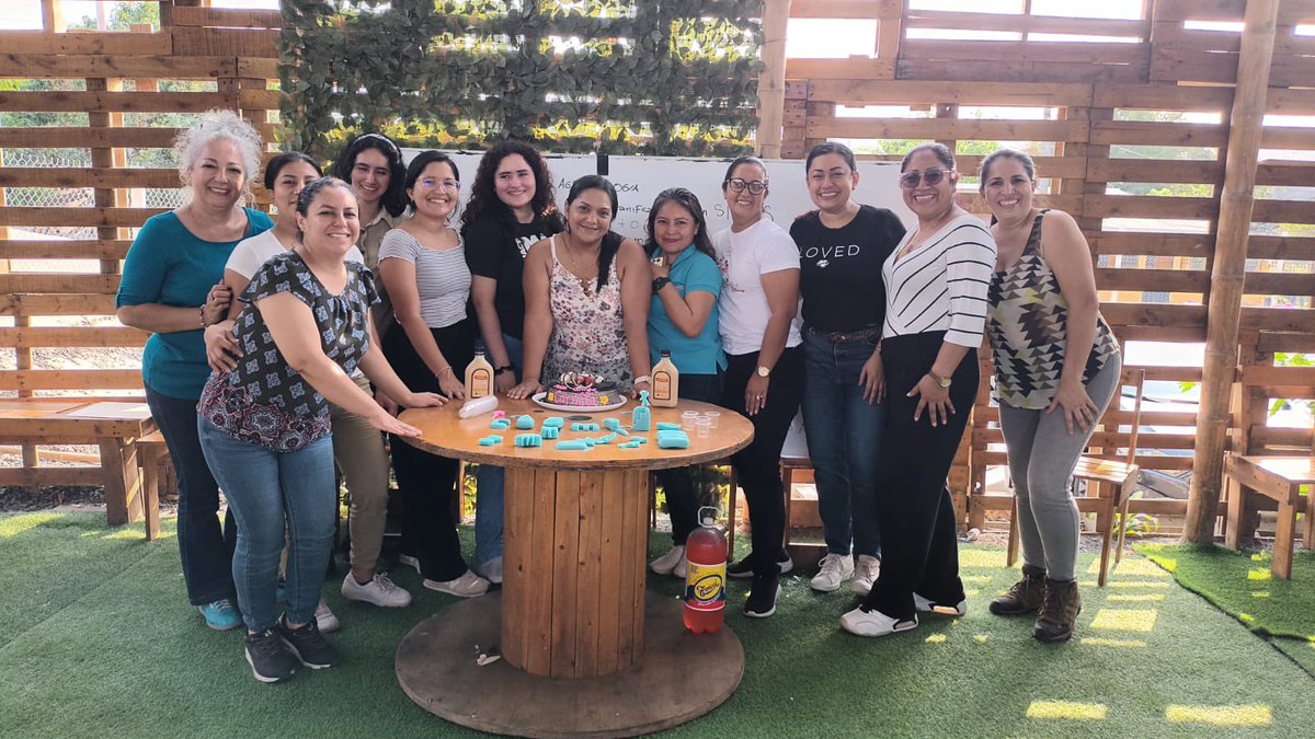 GuaracaMayra's tweet photo. Hermosa experiencia de la mano de FEPP , Formador de Formadores desde la visión de la educación popular .Aprendiendo a generar propuestas de educación  no formal para dar respuesta a nuestro contexto . https://t.co/bYmSPc0ZaN