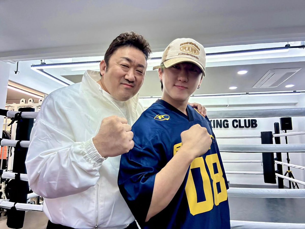 yslcheol's tweet photo. CHANGBIN CHAN AND MA DONGSEOK MET EACH OTHER OMG

ma dongseok: do we look alike?
🐷🐰: papa? https://t.co/B2A62X16Es
