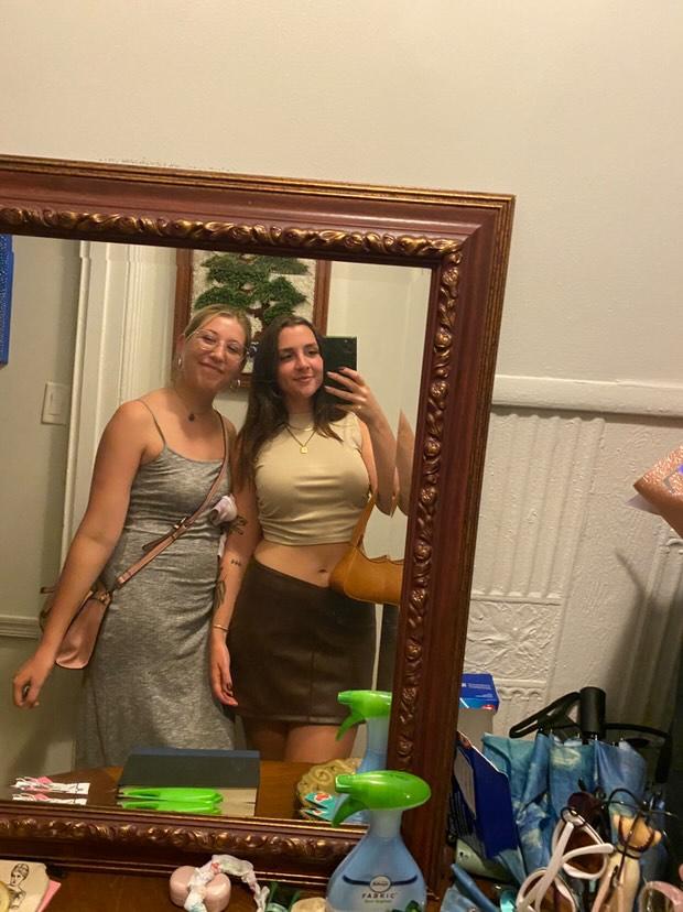 ErinGrace13's tweet photo. Something about half a bottle of wine... https://t.co/juOcHGxtn0