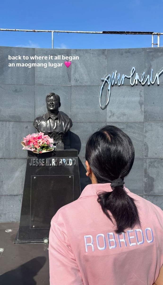 News5PH's tweet image. &apos;WHERE IT ALL BEGAN&apos; 🌸

Isang retrato ng kaniyang ina na si former vice president Atty. #LeniRobredo ang ibinahagi ni #JillRobredo sa social media kasunod ng pagbisita nila sa yumao niyang ama na si #JesseRobredo. #News5 

📸: Jill Robredo/Instagram
