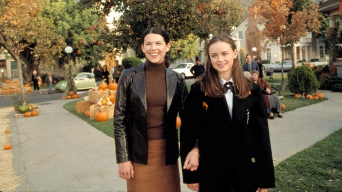 PopBase's tweet photo. ‘Gilmore Girls’ premiered 24 years ago today. https://t.co/oR0o1Gkdci