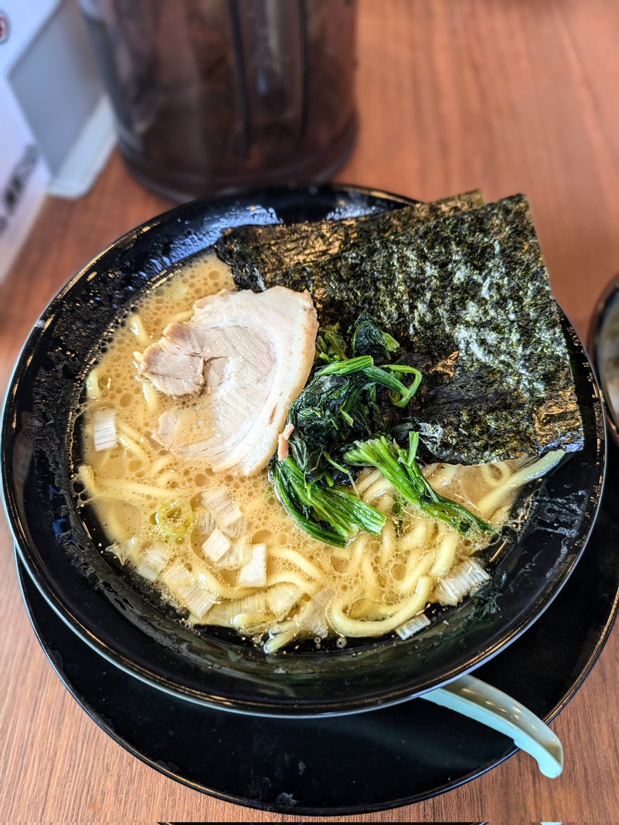 Tommy_0K_Hirocy's tweet photo. 本日はここだ！
「横浜家系ラーメン 
　　　鶴乃家 岡山円山店」

ラーメン¥500！ご飯も無料！
このご時世！助かりまくるぜ！
コスパ最強ウマシャスだ！

ご馳走様でした〜♬ https://t.co/4A7RNkntwh