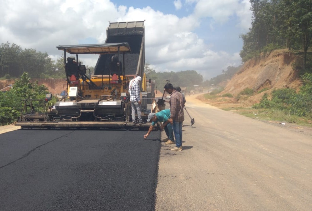 nhidcl's tweet photo. “Renovating your paths for an improved travel experience”

The improvement and widening to a 2-lane with paved shoulders of the Jolaibari-Belonia (from Km 0 to Km 21) section of NH-108A is effectively being constructed by #NHIDCL in #Tripura.

#BuildingInfrastructure #BuildingTheNation
