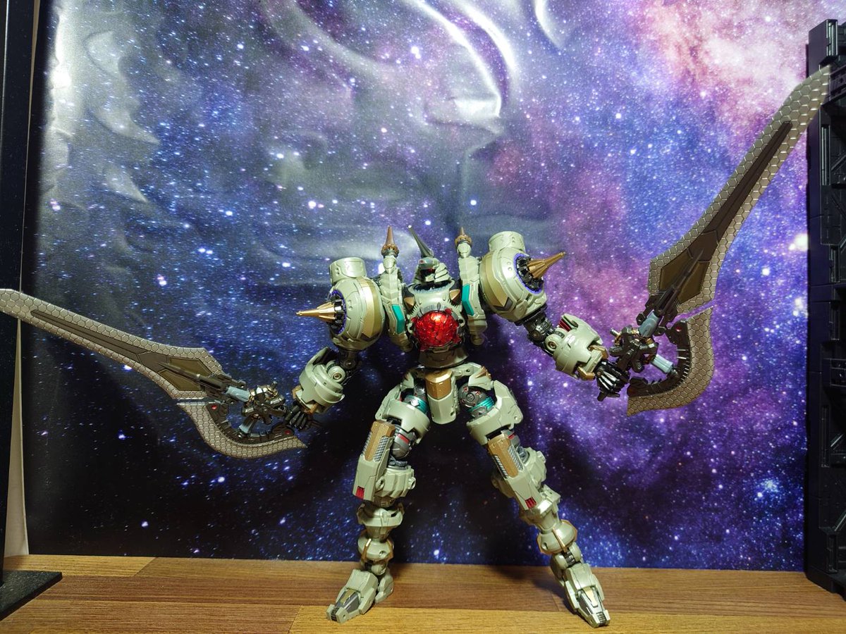 JuianFang1's tweet photo. DA-106 Diaclone Waruda Legion (Geist)
これは2024年下半期、Diacloneの中で最高の製品です。優れた可動性があり、武器はさまざまな形態（銃、両斧、騎士の大剣）に変形可能です。今回最大の特徴は、ロボット自体が騎士の大剣を手にした高貴な騎士のように見えることです。
#ダイアクロン
#waruda https://t.co/lz9tEDM54r