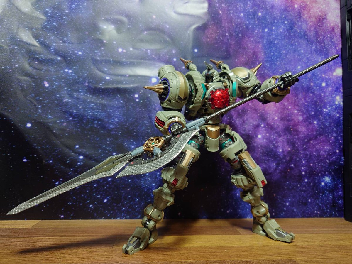 JuianFang1's tweet photo. DA-106 Diaclone Waruda Legion (Geist)
これは2024年下半期、Diacloneの中で最高の製品です。優れた可動性があり、武器はさまざまな形態（銃、両斧、騎士の大剣）に変形可能です。今回最大の特徴は、ロボット自体が騎士の大剣を手にした高貴な騎士のように見えることです。
#ダイアクロン
#waruda https://t.co/lz9tEDM54r