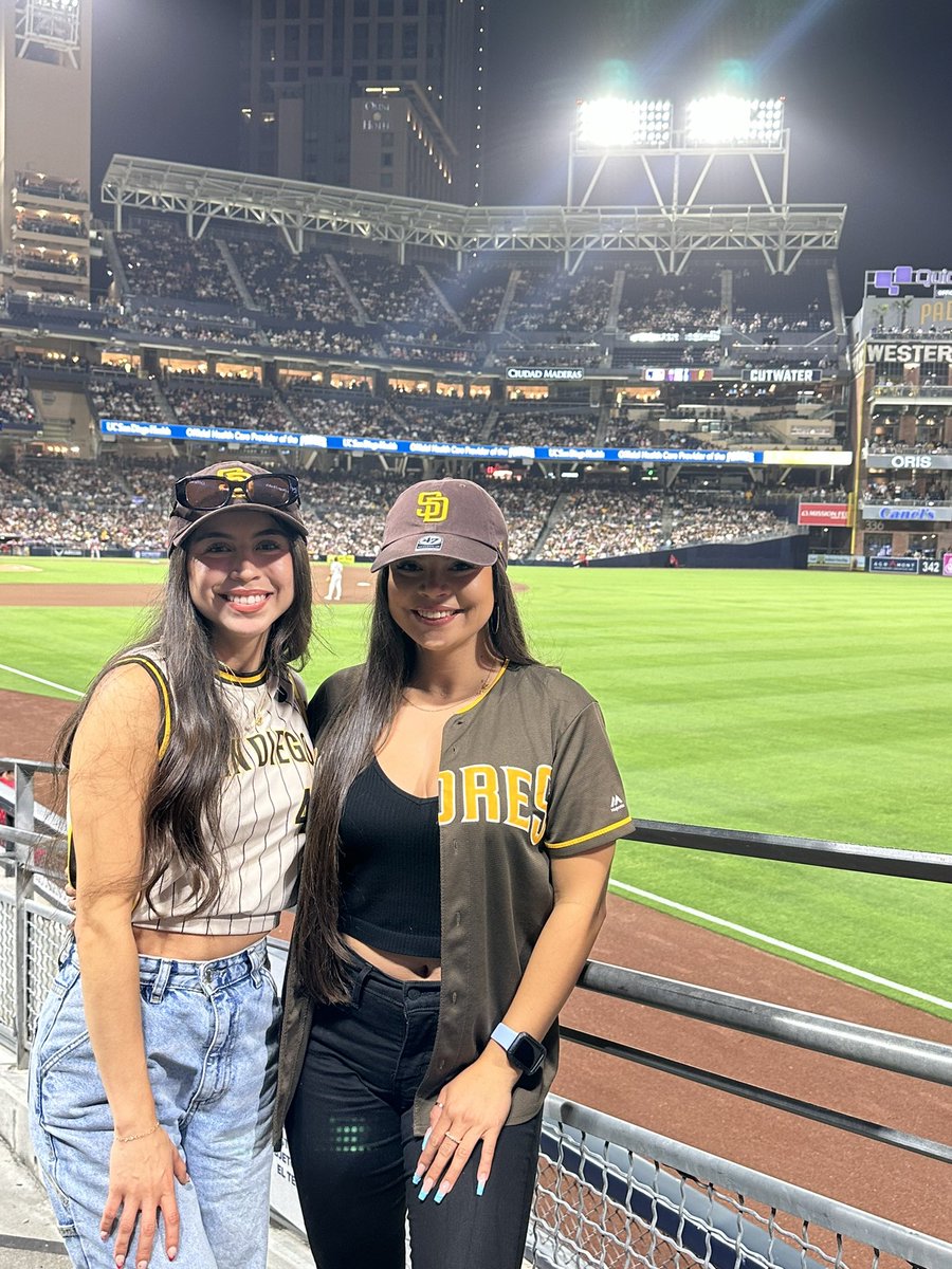nanessssa's tweet image. Not place like home 💗 #slamdiego #FriarFaithful