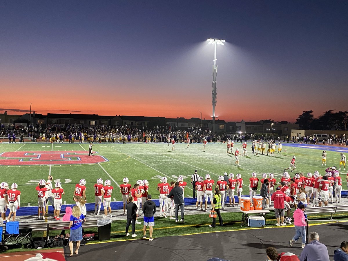 Football in the Sunset! 31-28 comeback over Riordan! Sorry ⁦<a href="/sal_castaneda/">Sal Castaneda</a>⁩ ⁦<a href="/SIscores/">SI Scores</a>⁩