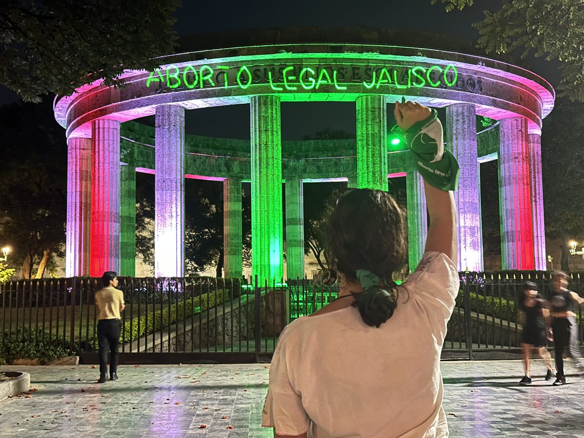 ¡En Jalisco el aborto es ley!
Con 20 votos a favor se acaba de despenalizar el aborto hasta las 12 semanas en Jalisco. 
¡Celebramos este avance histórico por los derechos de las mujeres y personas con capacidad de gestar jalisciences!
#AbortoLegalJalisco