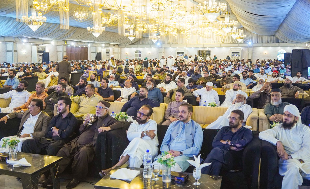 IamAbdulHabib's tweet photo. Maulana Haji Abdul Habib Attari delivers a speech during a monumental Sunnah-inspired congregation at DHA, Phase 8
#AbdulHabibAttari #Speech
#DHAPhase8 https://t.co/llinZILb2U
