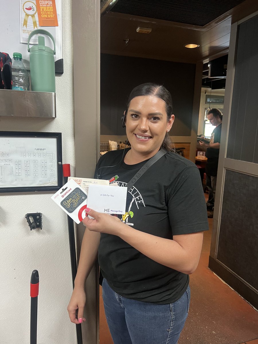 Christina87B's tweet photo. Prizes and ATLs for our top 3 TMs for St Jude, so proud of each of them for their efforts! #chilislove #stjude https://t.co/C1kshRKpBK