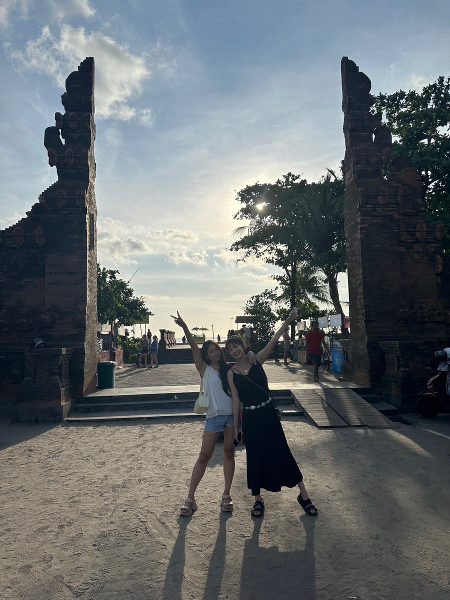 Léa and Dita in Bali 🏖🤍

#LÉA #DITA #SECRET_NUMBER
