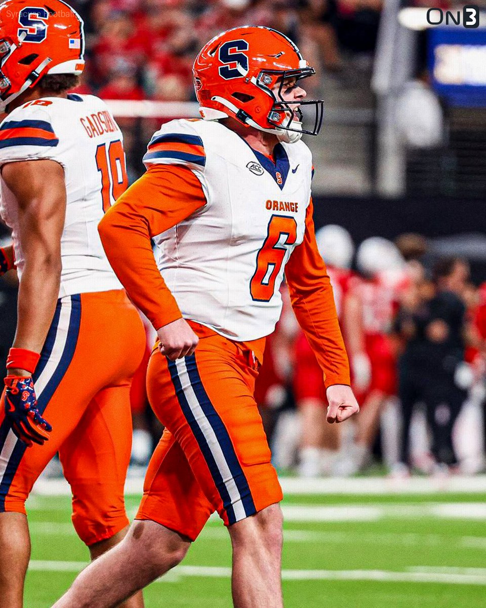 On3's tweet photo. Syracuse QB Kyle McCord leads the ‘Cuse to a big-time win over No. 25 UNLV‼️

🍊 40-63 C/ATT
🍊 377 TOT YDs
🍊 3 TDs - 1 INT

https://t.co/Q6Z1DfvUIu https://t.co/RHGA7PH9c7