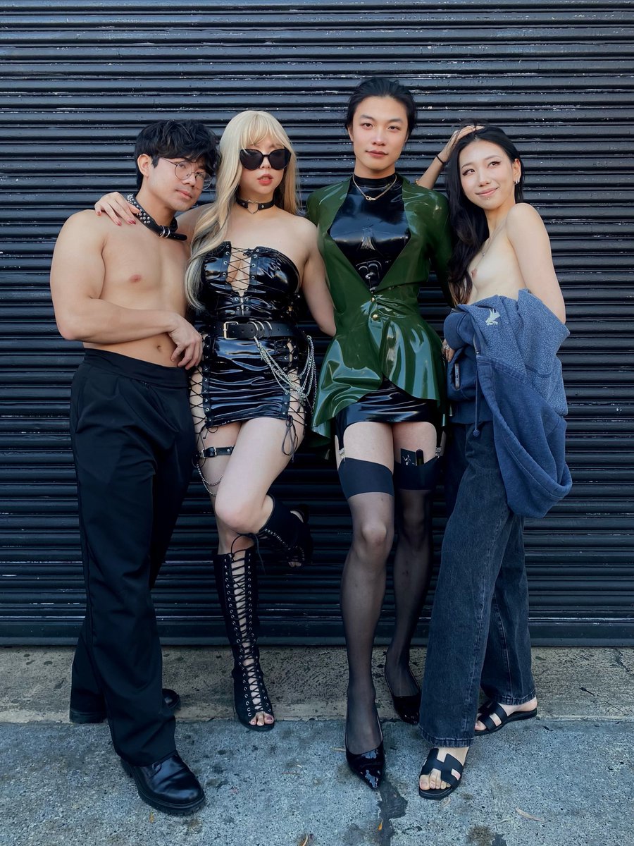 Mr. He Itself tweet media