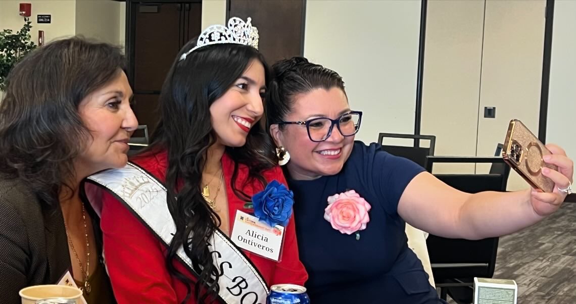 <a href="/HOPELatinas/">HOPE</a> Latina Empowerment Day in SD w La Pluma Strategies' guests: 2 tables filled w fierce, passionate mujeres! "There are 2 kinds of people-those who do the work &amp; those who take the credit.Try to be in the first group: there is less competition there." #StrongerTogether