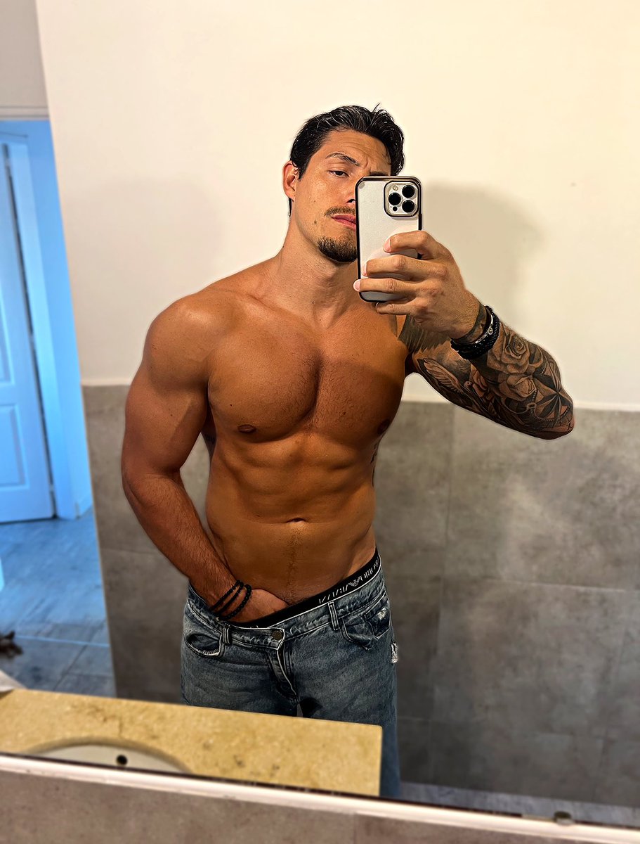 yourbigboyy__'s tweet photo. Recién duchado y siempre está el masaje 🔥😈 https://t.co/f026sn5XaB 👀🍆😈 Veni a ver el video completo 🔥🚨 https://t.co/tf2zJykqoI
