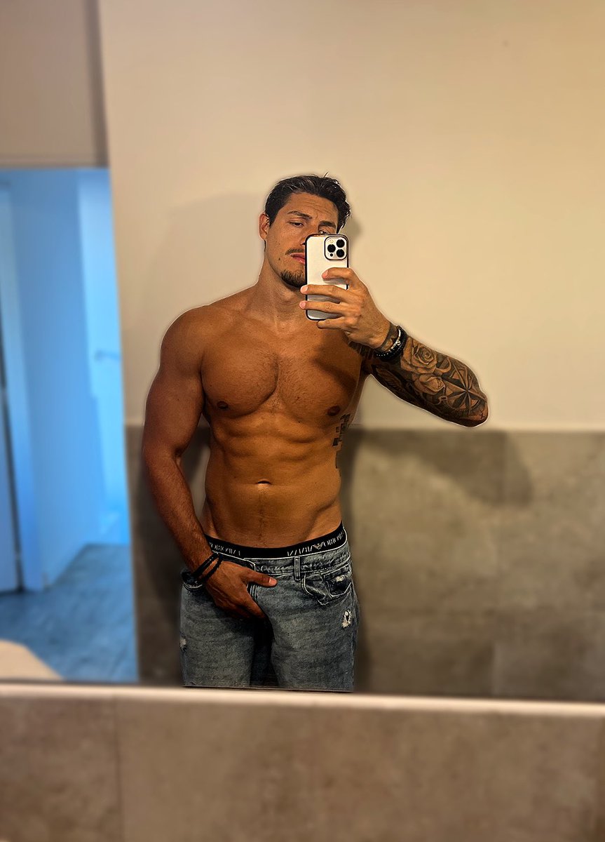yourbigboyy__'s tweet photo. Recién duchado y siempre está el masaje 🔥😈 https://t.co/f026sn5XaB 👀🍆😈 Veni a ver el video completo 🔥🚨 https://t.co/tf2zJykqoI
