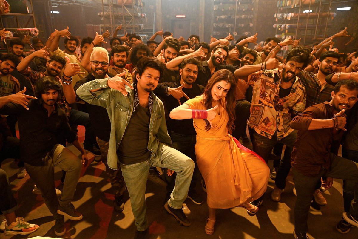 dp_karthik's tweet photo. Shooting for #Thalapathy69 kicked off today with a perfect folk number (rough version).
Choreographed by the much needed trending sensation, Sekhar Master, known for his recent chartbuster works.
โข #Matta
โข #KurchiMadathapetti
โข #BulletSong
โข #SaamiSaami
โข #RamulooRamulaa https://t.co/OCOmSqsB7p