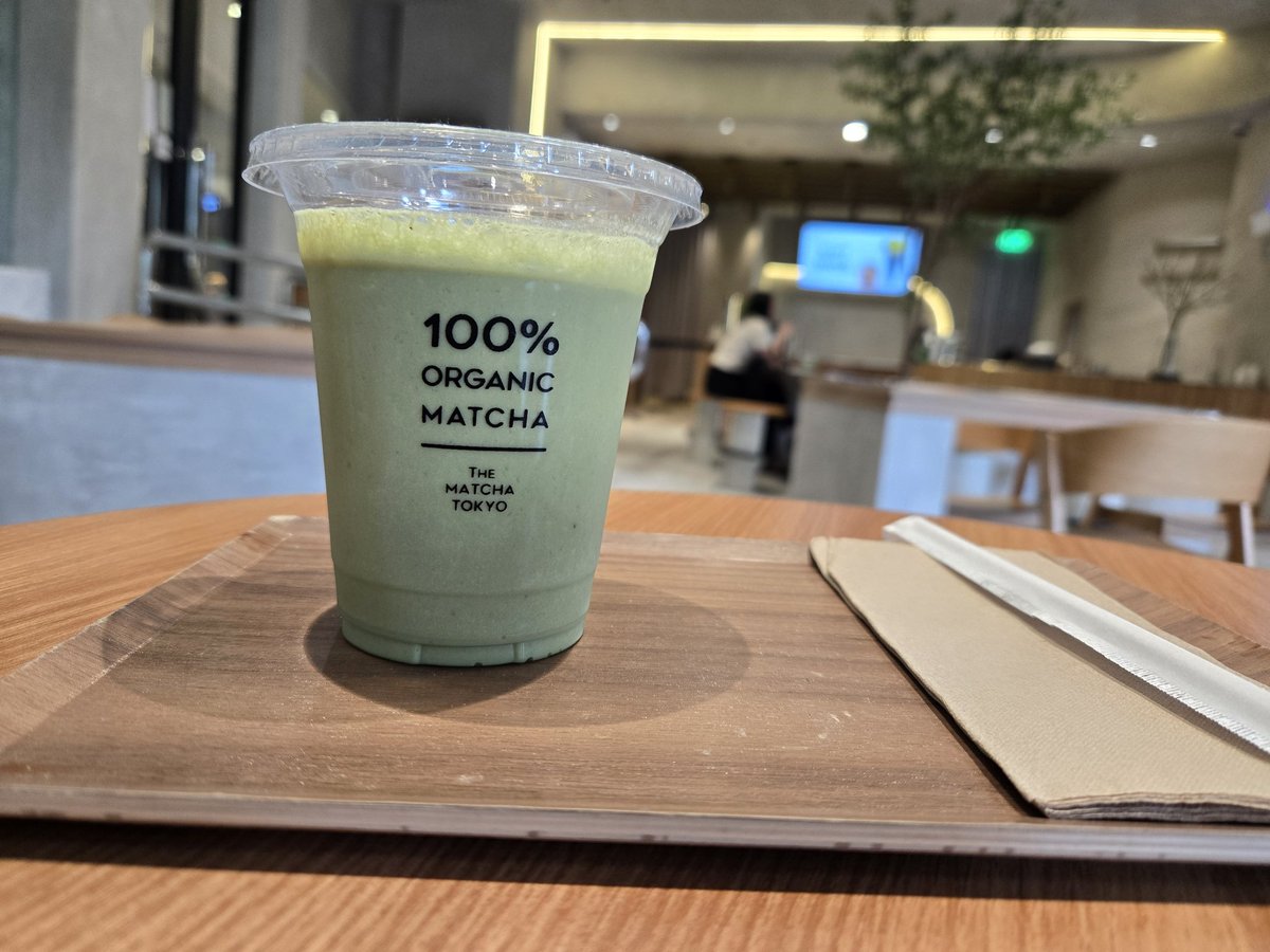 prettytin's tweet photo. This matcha coffee shop is a good one. I tried the Banana Matcha Smoothie and it's good! The ambience is also nice and the seats have outlets so you can charge your devices. #FoodReport https://t.co/Pu9ak8f3jd
