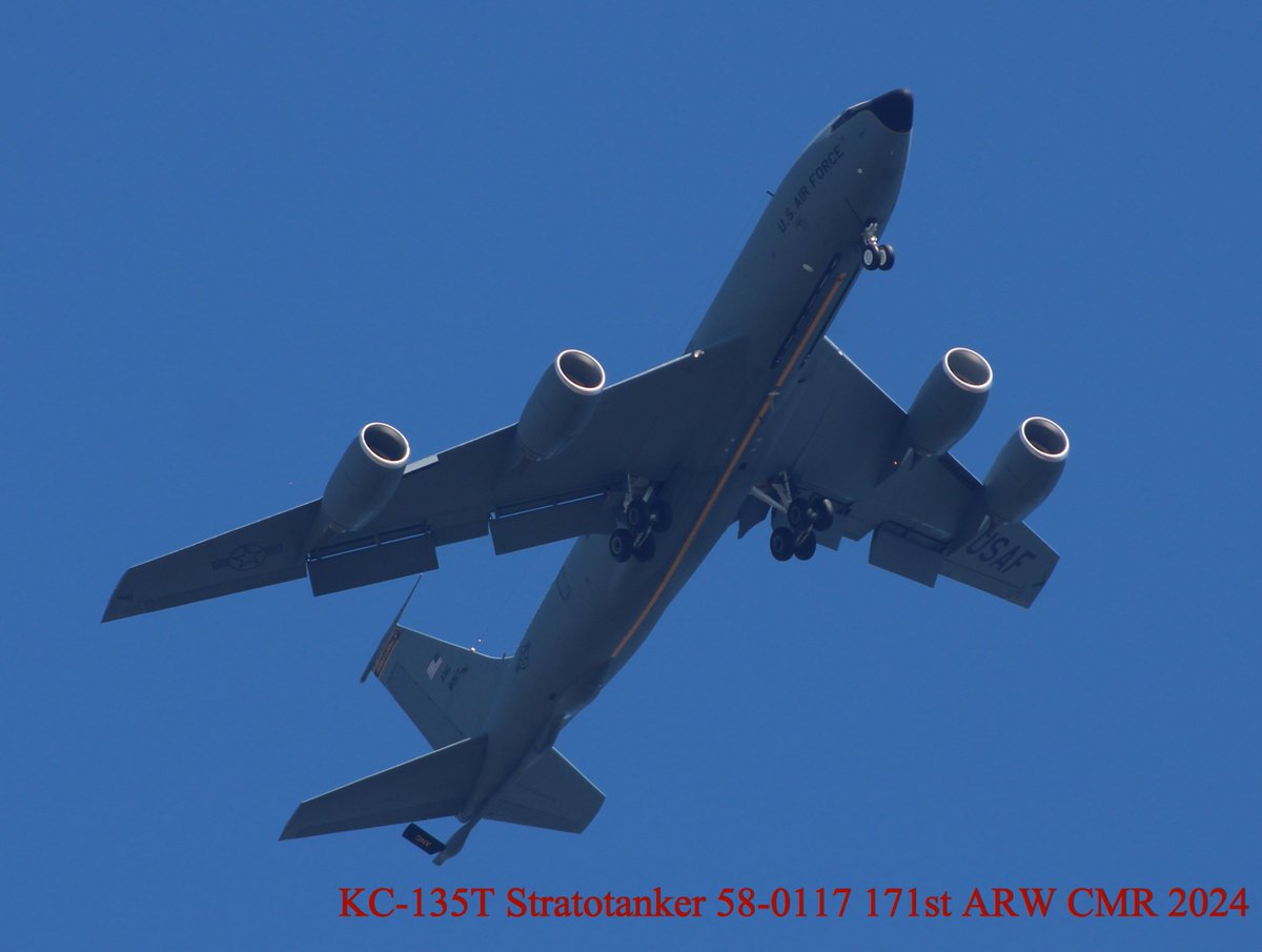 KC-135T 58-0117 171st ARW/Pennsylvania ANG, 4-OCT-2024. For once, everything cooperated - low pass  , sun in pretty much perfect position, and I was able to get out the door just in time: