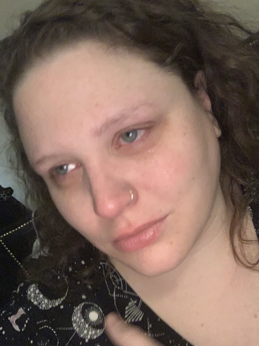 DeePenny's tweet photo. New photo of me crying just dropped ✌️😘 https://t.co/2iKq0wTtu9