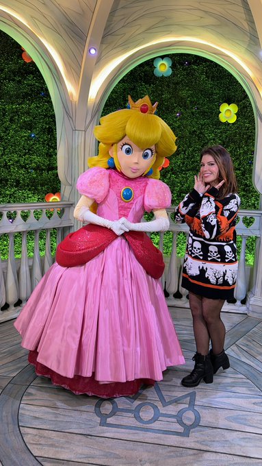 2 pic. Princess peach she will always be a queen to me https://t.co/NMcXPANkYU