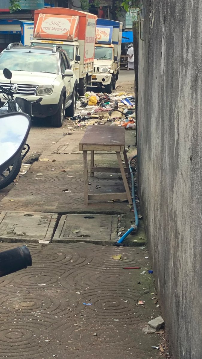 Twee2Guru's tweet photo. Update as on 5th October. Nothing done by authorities @mybmcWardKE @MTPHereToHelp absolutely no accountability. Footpaths and roads encroached, illegal parking everywhere🥲😡
@AndheriLOCA @MCGM_BMC @footpath_india @MumbaiFootpaths @AndFootpath @myFootpath @SwachhBharatGov https://t.co/mo1mXA7Hng