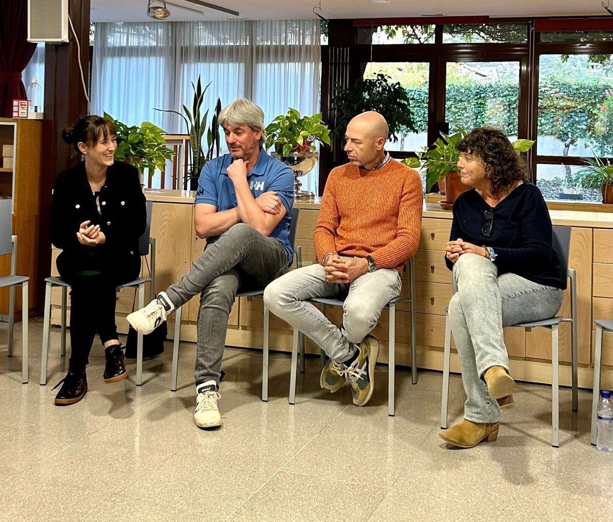 Ahir, al Pallars Jussà, escoltant activament, debatent i construint amb la militància. Parlant de futur i d’<a href="/Esquerra_ERC/">Esquerra Republicana</a> amb la Nova Esquerra Nacional #Pirineu