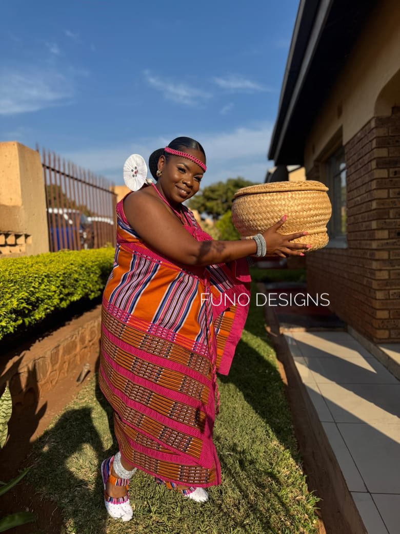 FunoDesigns's tweet image. A Venda bride ladies and gentlemen 😍👌