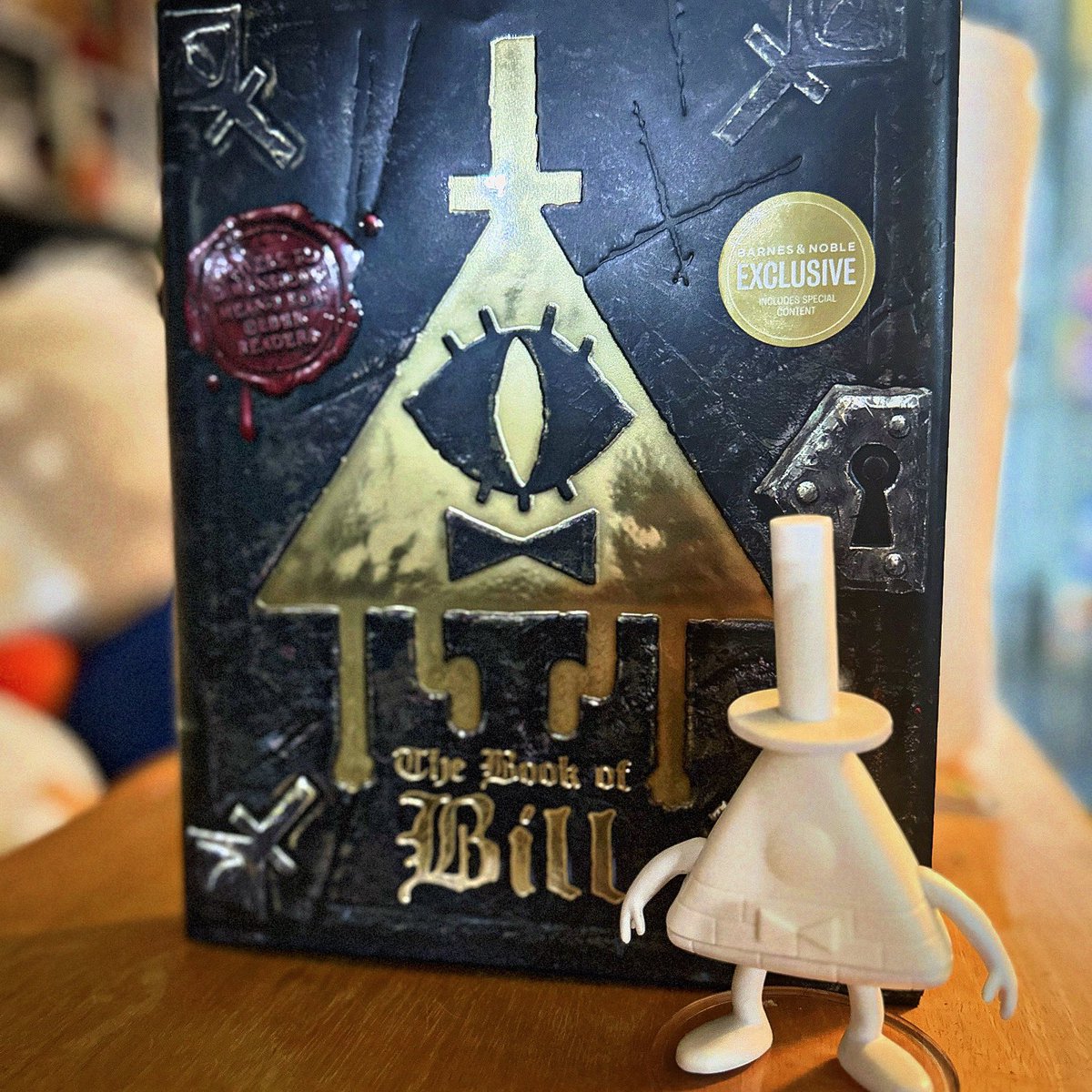 aGeekGod's tweet photo. I think Bill &amp; Dipper need to meet @_AlexHirsch at @NY_Comic_Con !! We will be there !! #BookofBill #TheBookOfBill #gravityfalls https://t.co/dOGWUp3Ziz
